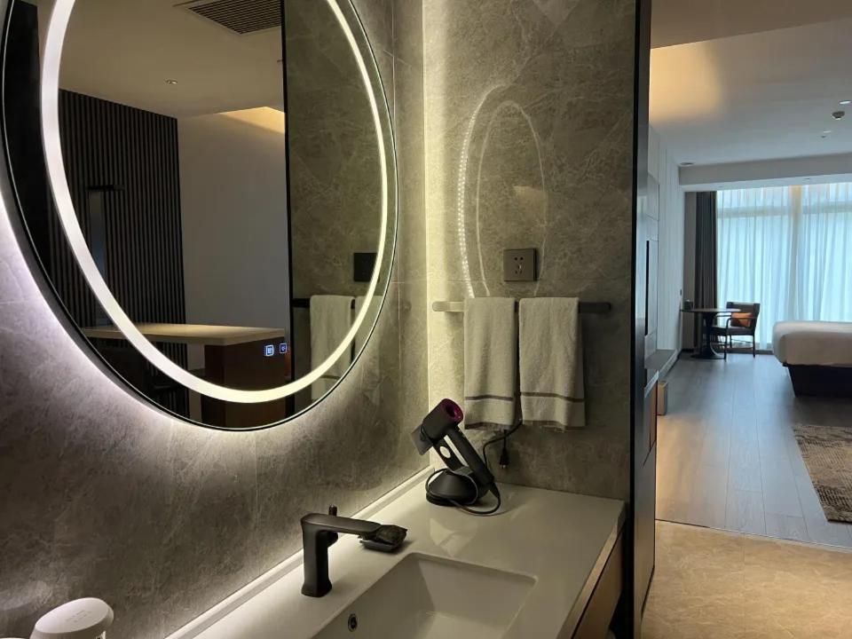 Urcove By Hyatt Futian Cbd Hotel Shenzhen Exterior photo